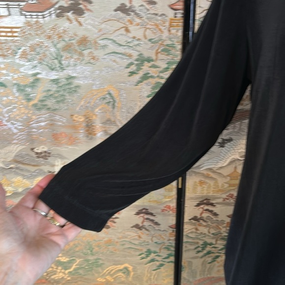 CHICOS TRAVELERS BLACK DOUBLE V-NECK TEA TOP SZ 3 - Picture 3 of 12